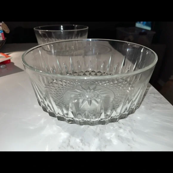 Two arcoroc France 8” glass bowls - Picture 2 of 9